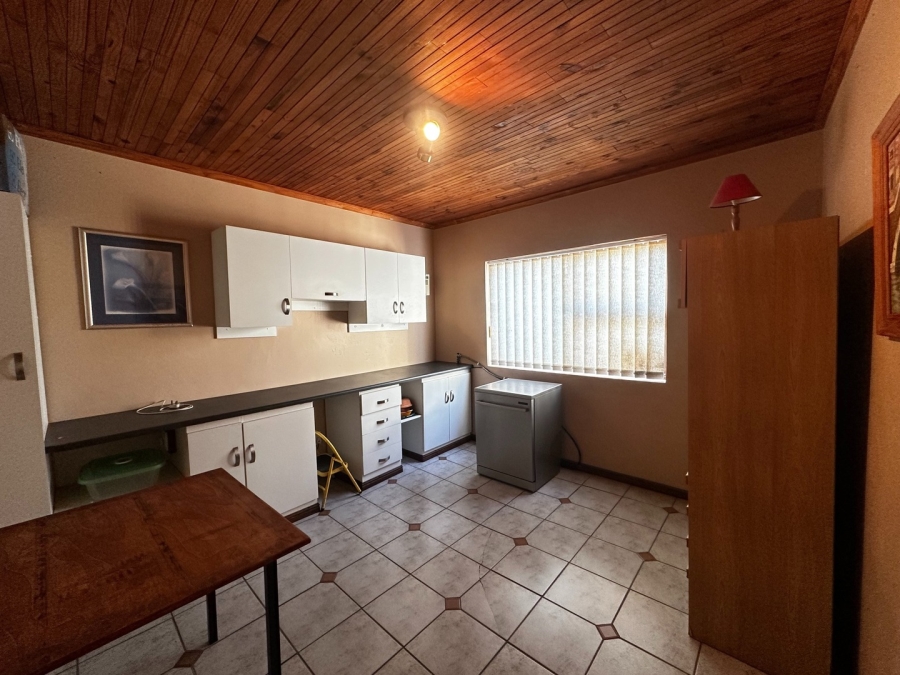 5 Bedroom Property for Sale in Pringle Bay Western Cape